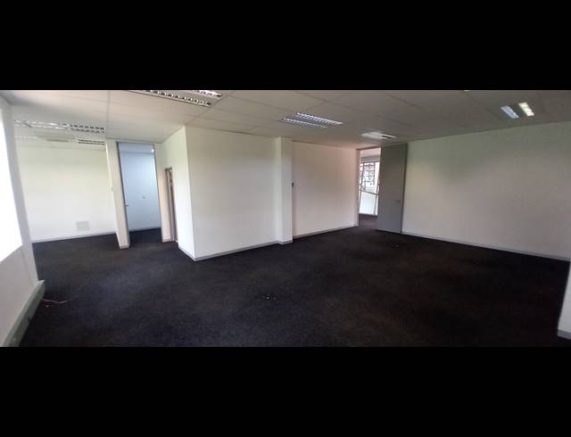 364M² OFFICE TO LET IN LYME PARK